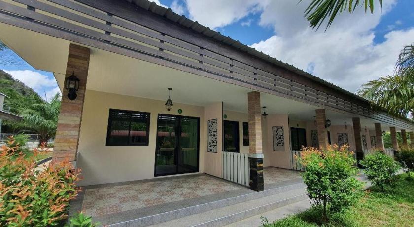 Phuphayot Resort Trang Exterior foto