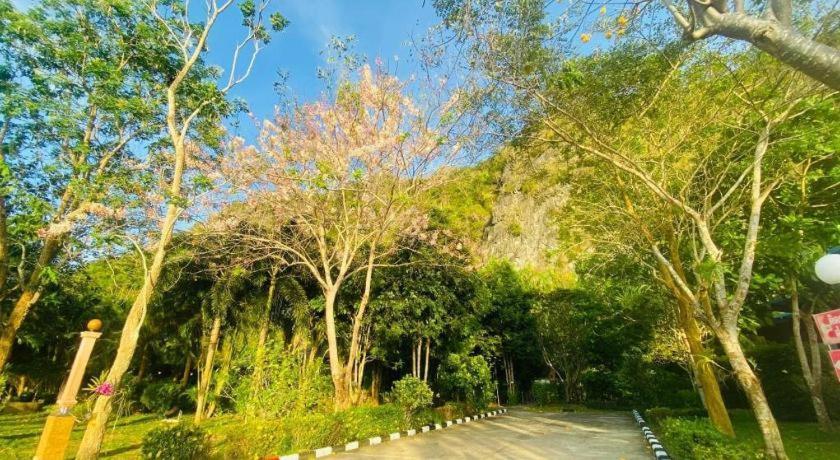 Phuphayot Resort Trang Exterior foto